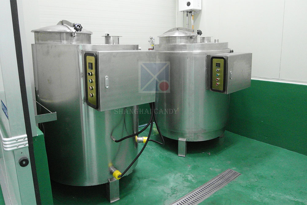 Chocolate storage tank